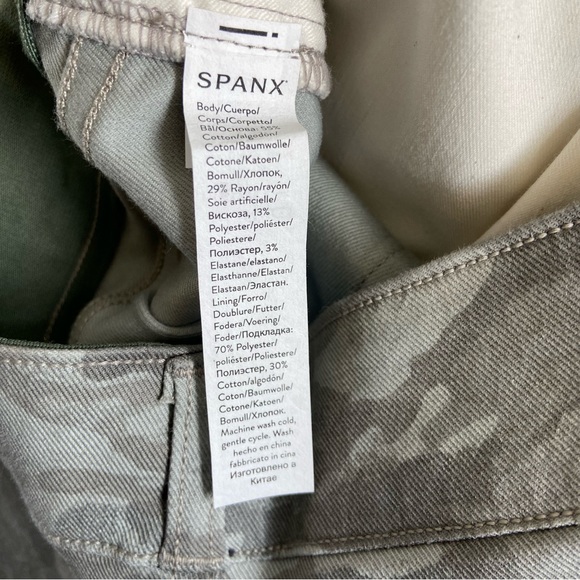 Spanx Stretch Twill Shorts 6” Camo 20358R - Picture 13 of 14